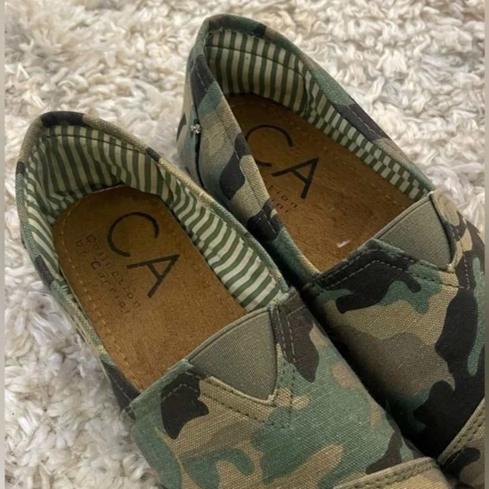 NWOT 6 Ca Collection By Carrini Camouflage Flats Camo Canvas Flat Slip‎ On Shoes